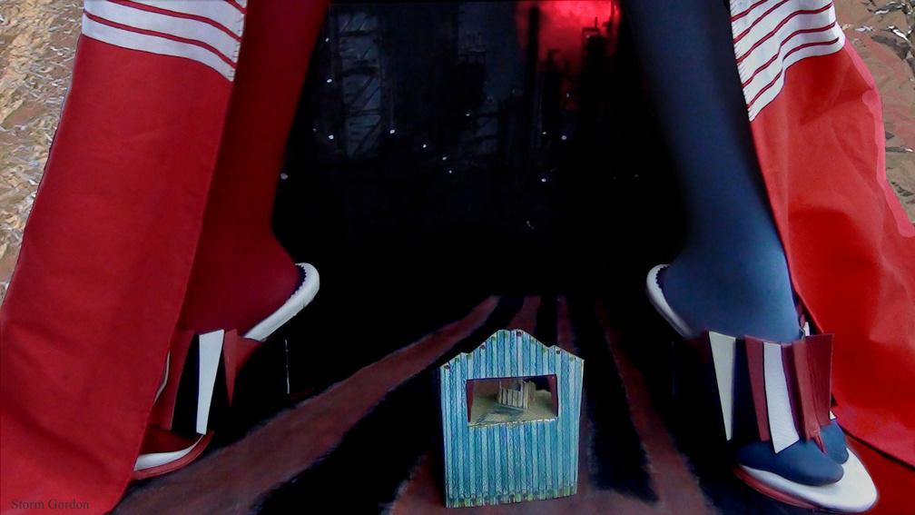 The Theatre in a Skirt .